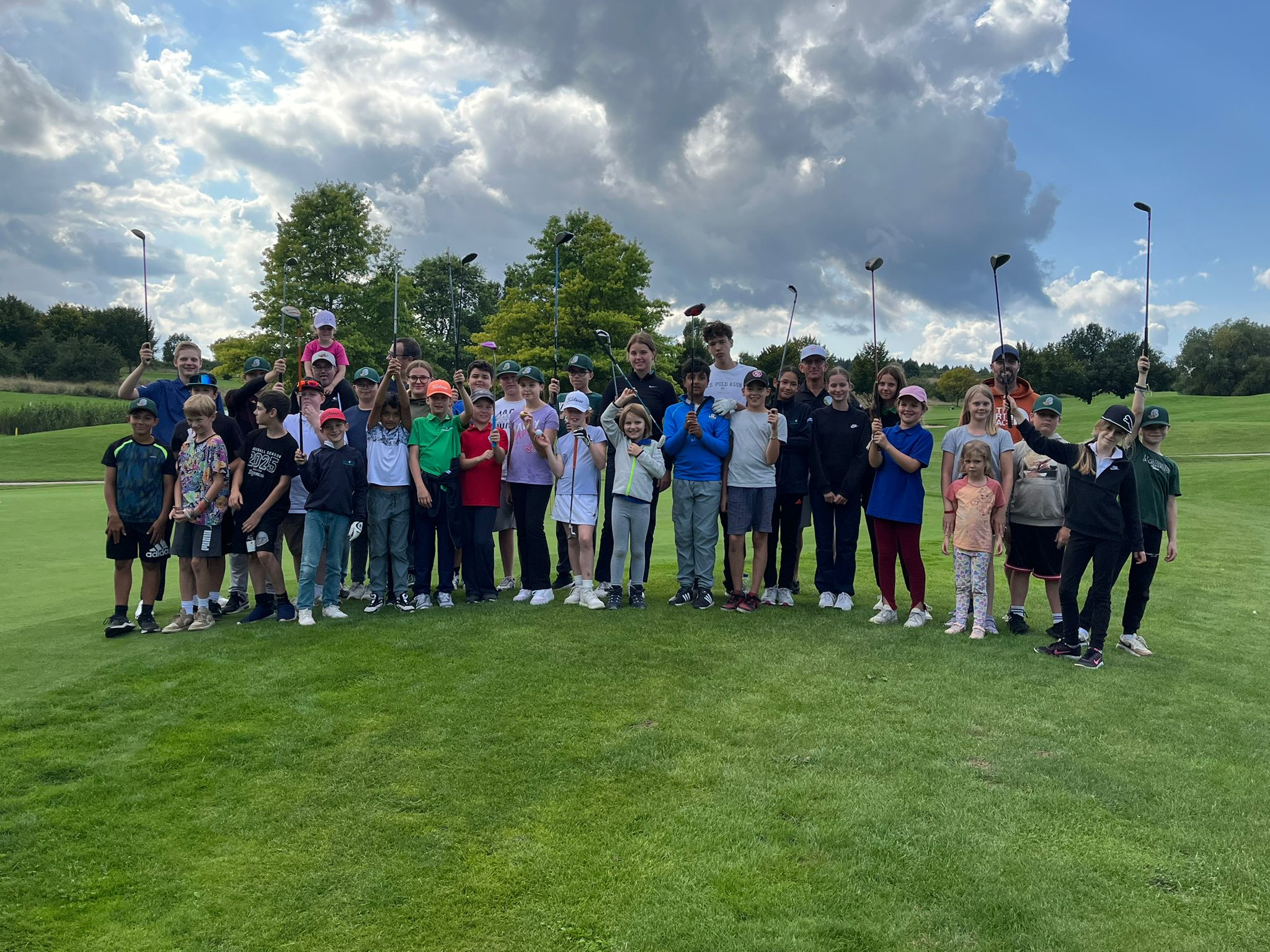 Mehr über den Artikel erfahren Baseball trifft Golf – Roos Jugendabteilung im Golfclub