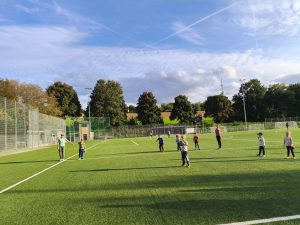 Mehr über den Artikel erfahren Eltern vs. Kinder! T-Ball-Spaß bei den Bretten Kangaroos