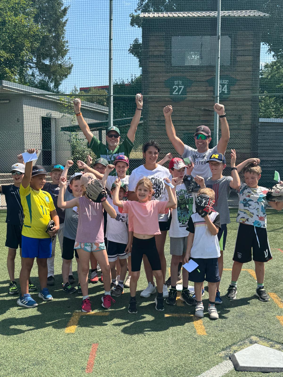 Mehr über den Artikel erfahren Baseball-Ferienprogramm begeistert junge Nachwuchsspieler